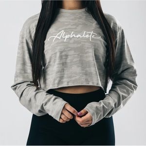 Women's Oversized Raw-Cut Long Sleeve Crop